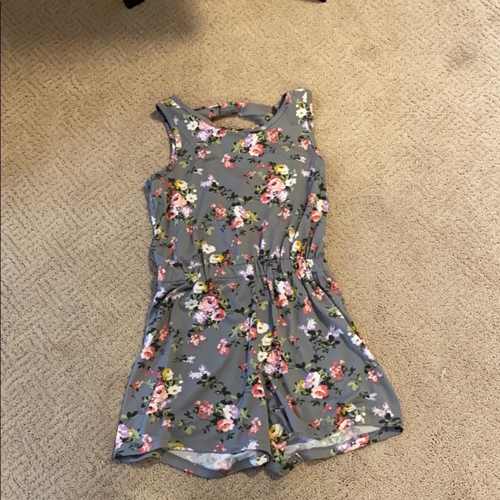 I’m selling a gray floral romper.
